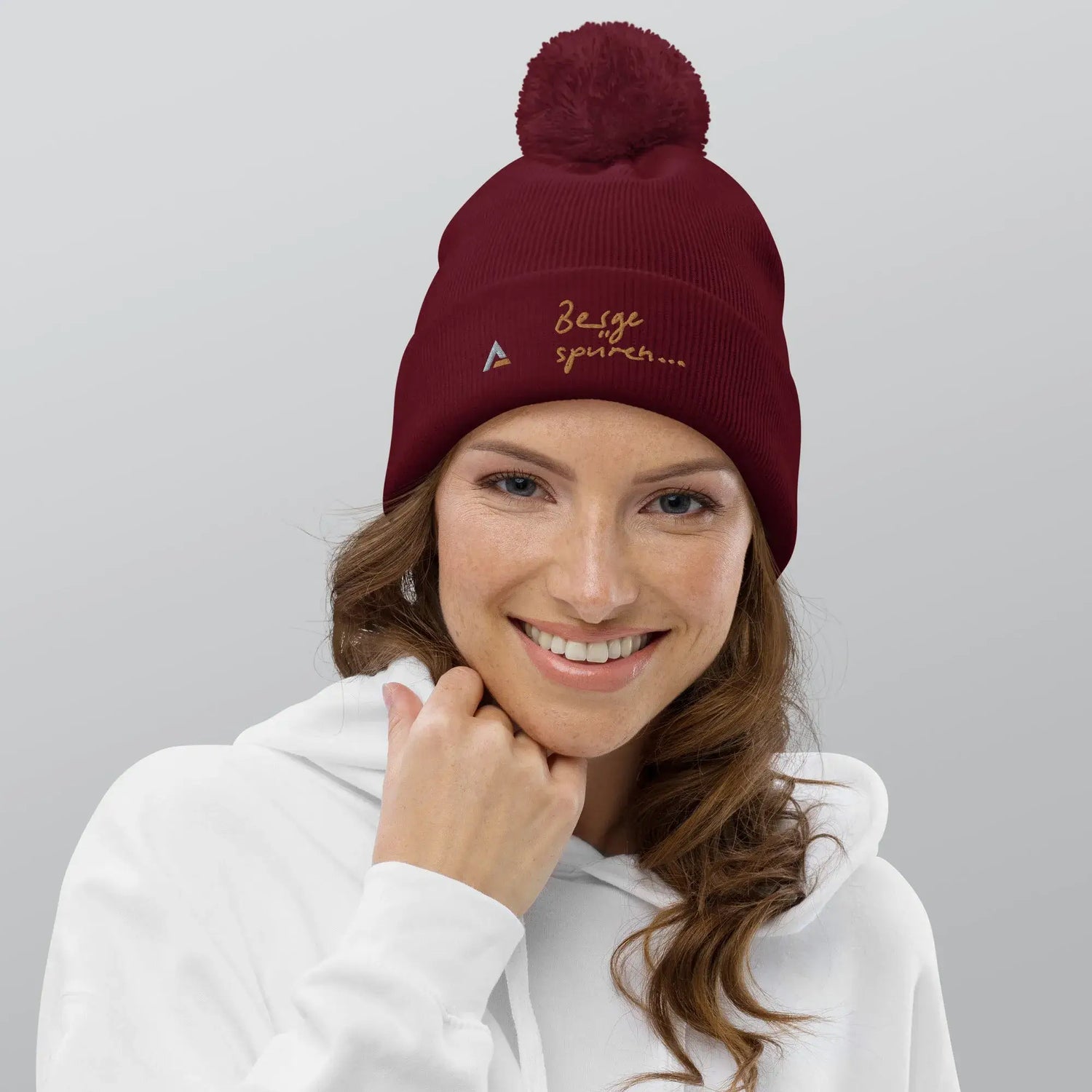 AAA Bommel-Beanie (Rot-Gold)