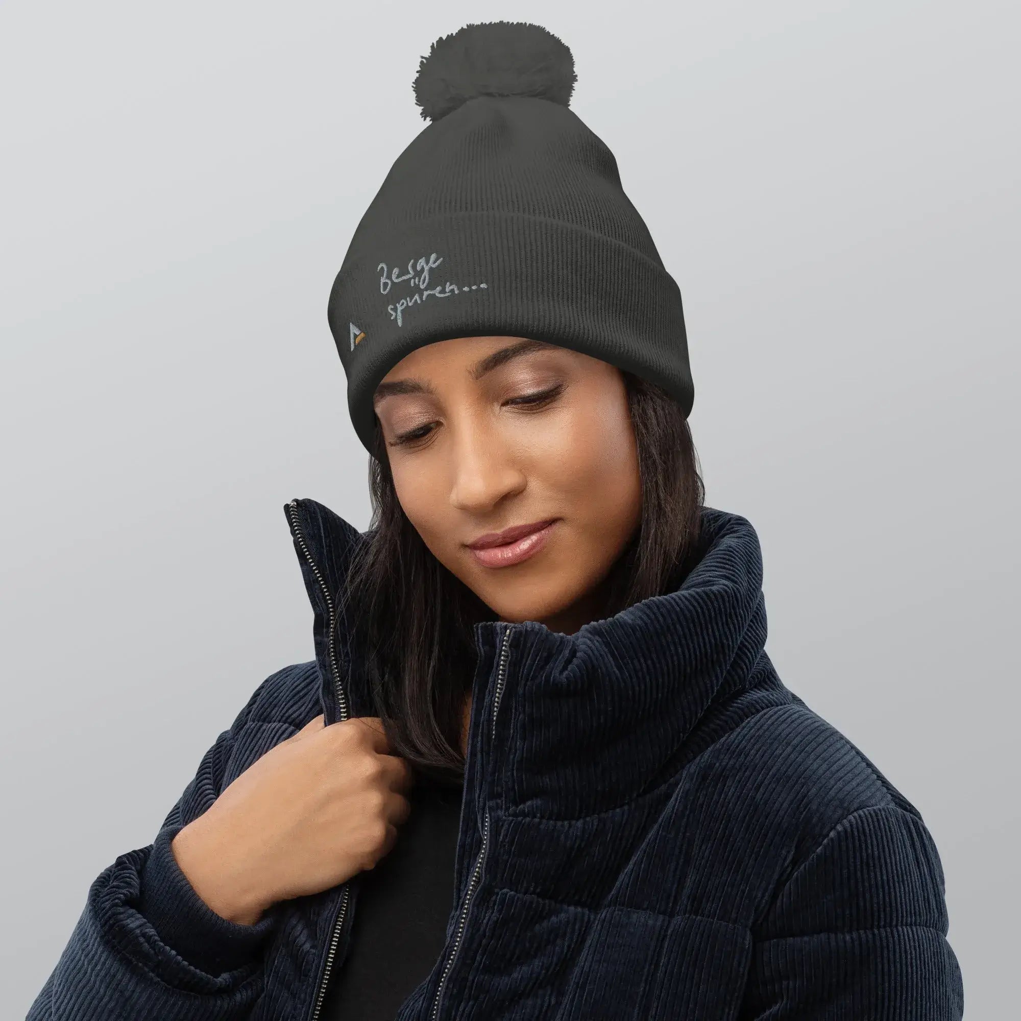 Bommel-Beanie AAA (Schwarz)