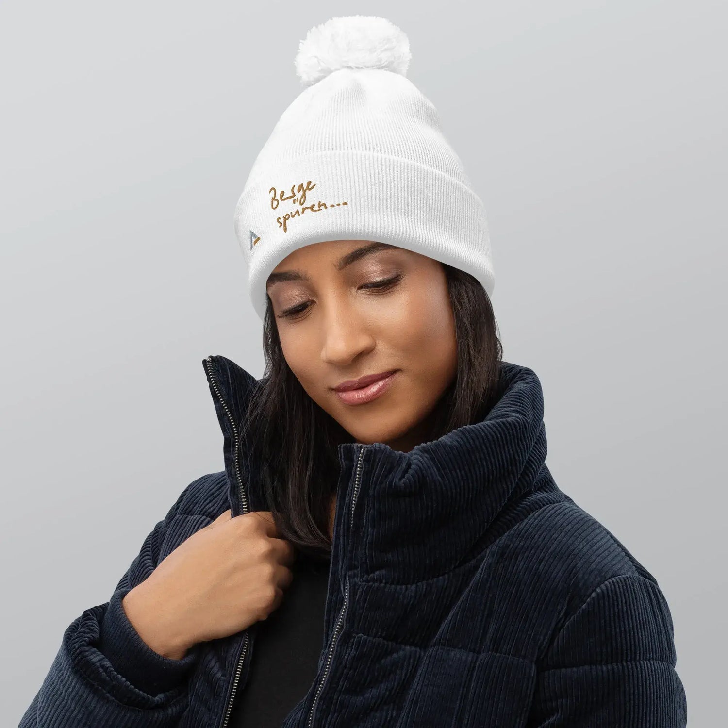 AAA Bommel-Beanie (Weiß-Gold)